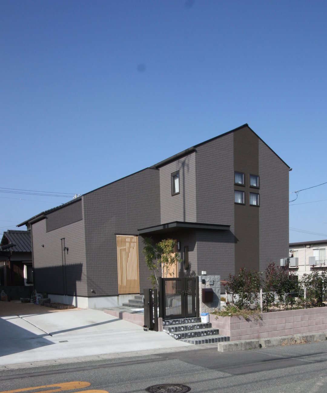 「大きなリビングに中庭まで合わせて一つの部屋と考えました。」~お客様interview