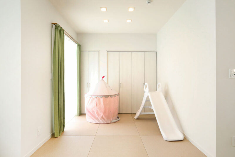 注文住宅の醍醐味、一目ぼれのキッチンがあるお家の施工事例紹介ページ。和室画像