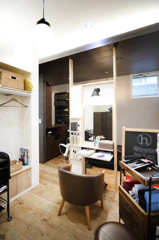 hair & spa h(アッシュ)様の施工例紹介ページ。カットスペースの画像