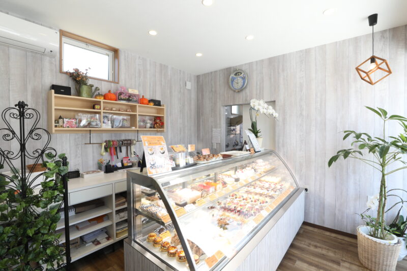 「町のケーキ屋さん」les 5 sens (レサンク)様の施工例紹介ページ。内観画像