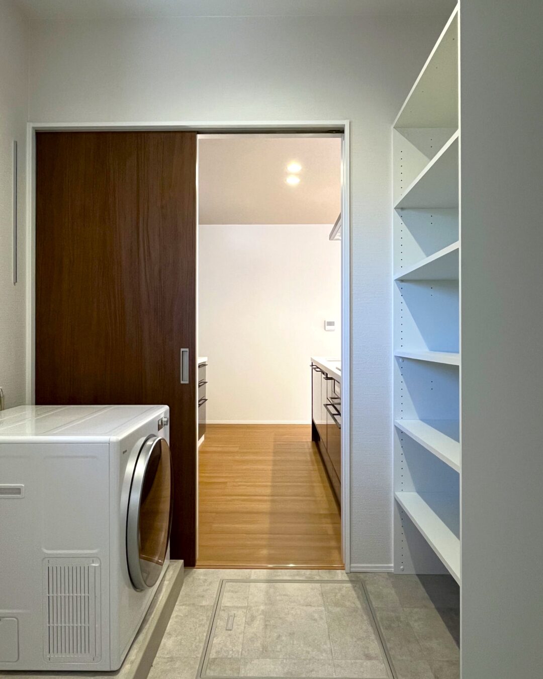 綾羅木南町1号平屋紹介ページ　脱衣室兼ランドリー画像