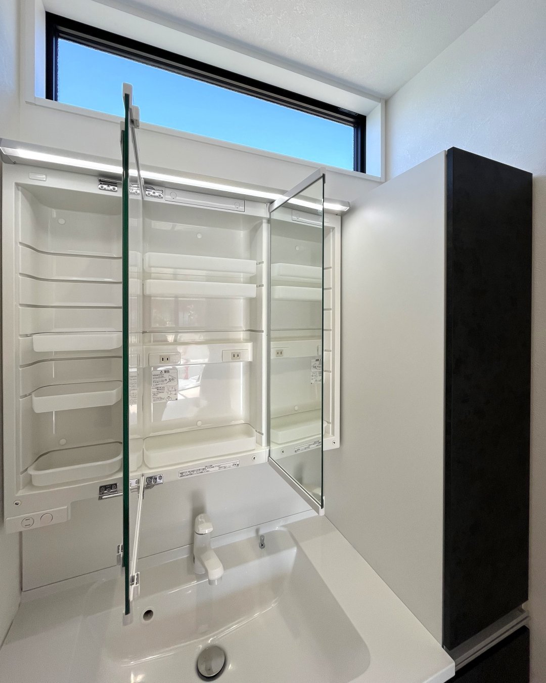 安岡町10号地建売 紹介ページ　洗面化粧台収納量画像